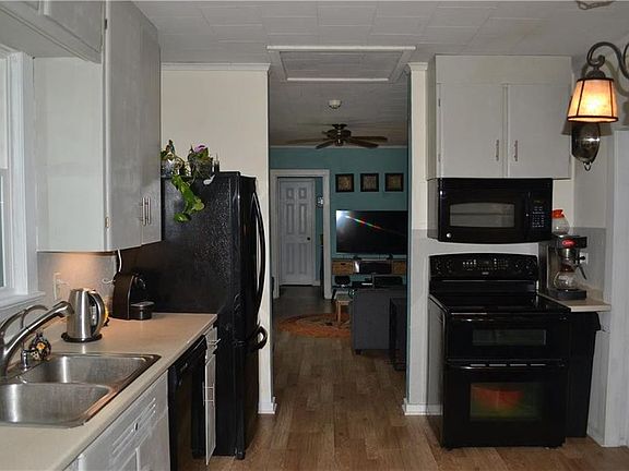 2nd image of 18 Pleasant Dr
