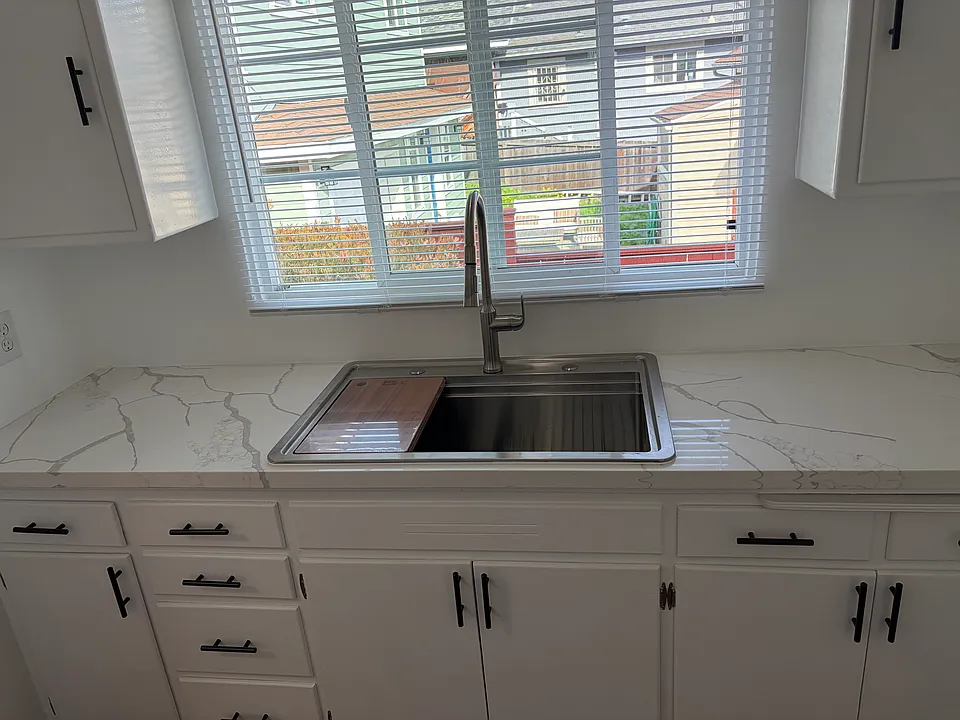 Beautiful new quartz kitchen counters.