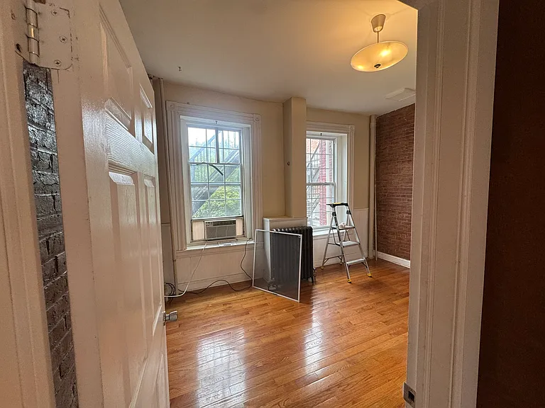213 E King St #5 — Photo 12