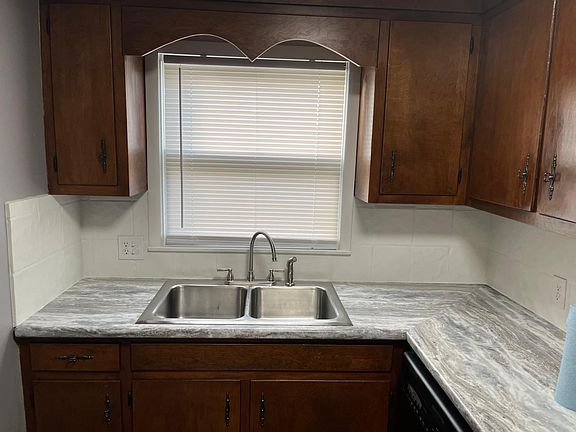 4th image of 230 Wildwood Dr