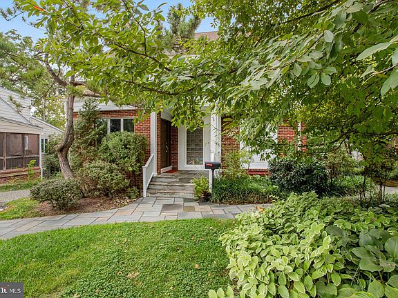 2nd image of 3105 Worthington Cir