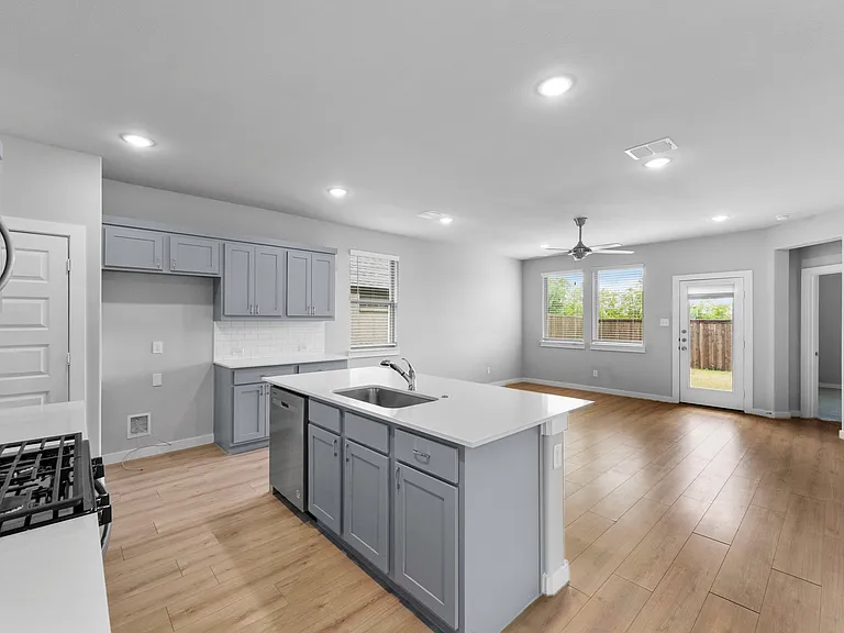 124 Mandarin St — Photo 11