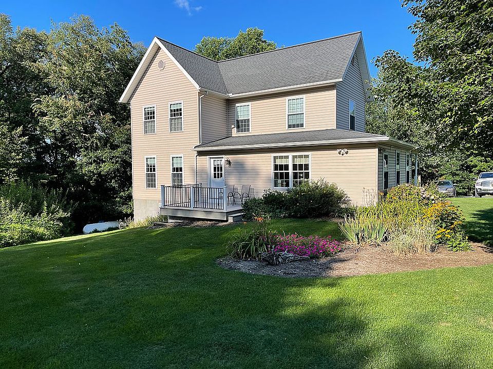 2nd image of 19 Hillcrest Ln