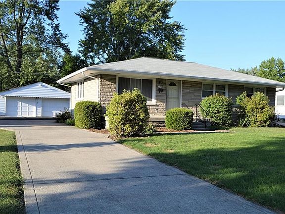 Two Car Detached Garage & Lots of parking space in drive.