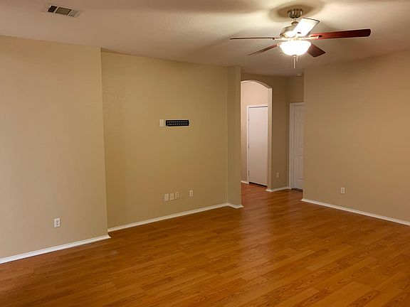 5th image of 900 Parkhurst Dr
