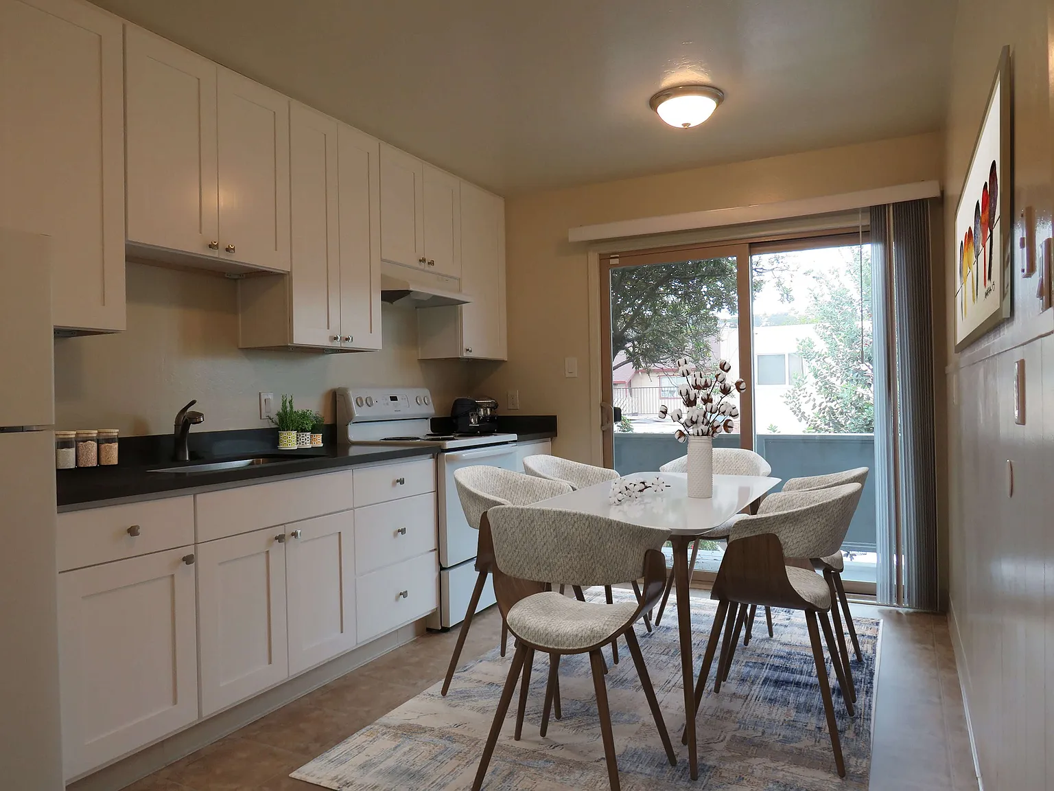 Sandpiper Apartments — Photo 2