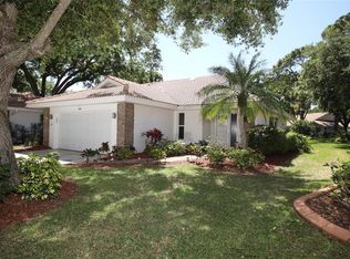5802 Garden Lakes Dr #111, Bradenton, FL 34203