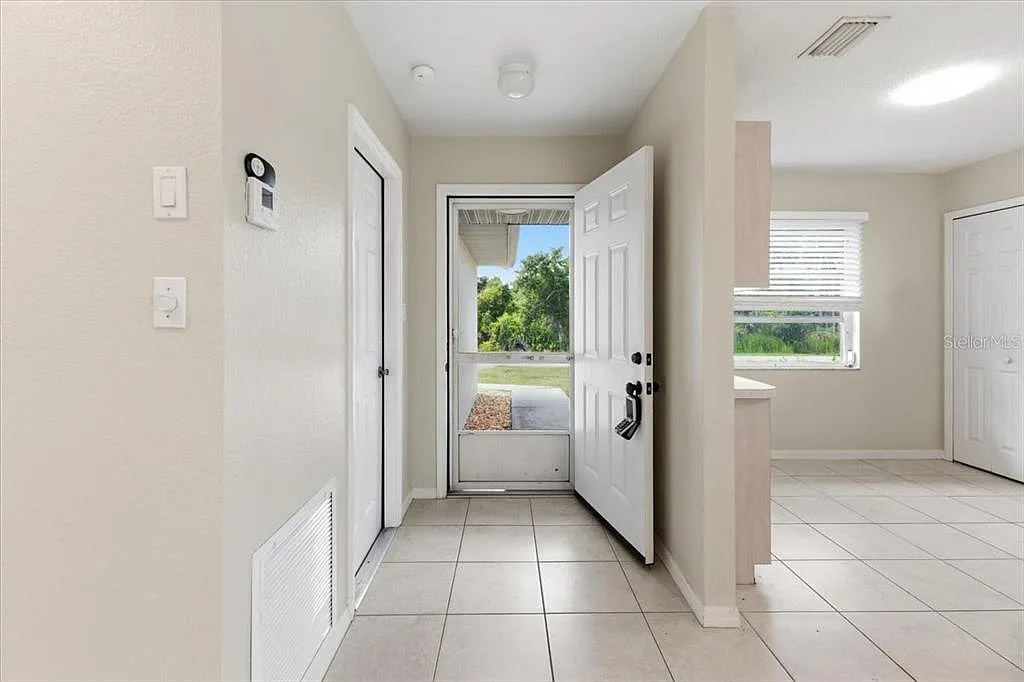 2 bed, 2.0 bath, 985 sqft, $1,500 — Photo 2