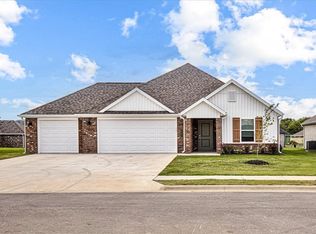 642 Kayla Maria St, Prairie Grove, AR 72753