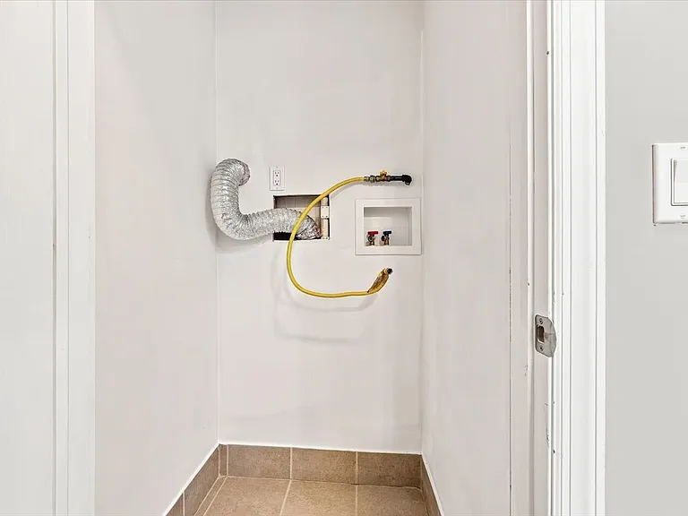 204 Hayward Pl #1 — Photo 16