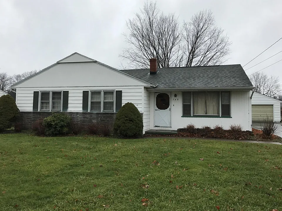 749 Clarksville Rd