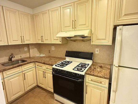 4th image of 14470 41st Ave APT 2B