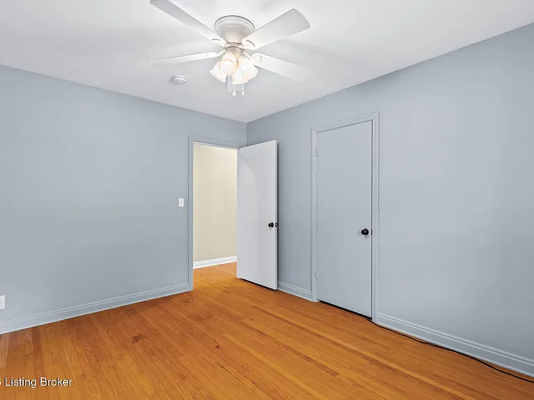 519 Leyton Ave — Photo 24