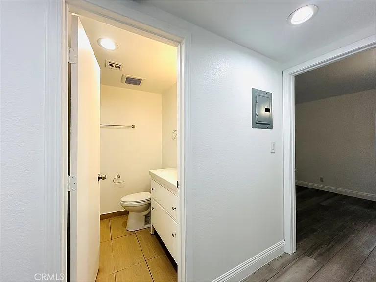 857 N Vineyard Ave #B — Photo 10