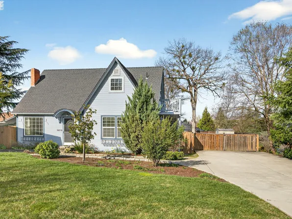 3473 Poppy Woods Dr, Medford, OR 97504