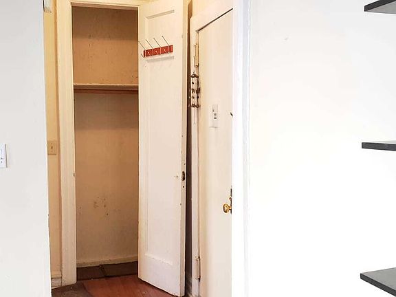 4th image of 312 E 21st St APT 1C