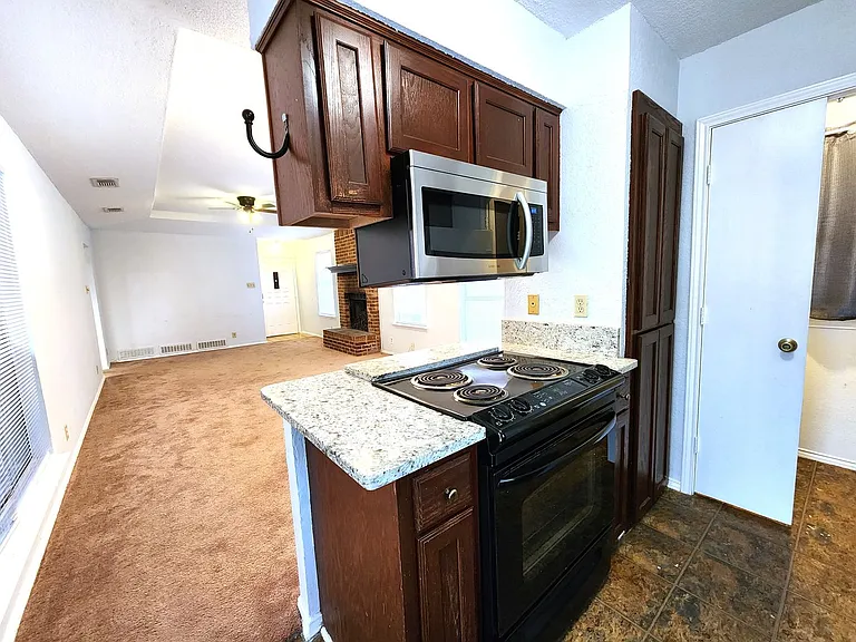 2202 Bolivar St — Photo 11