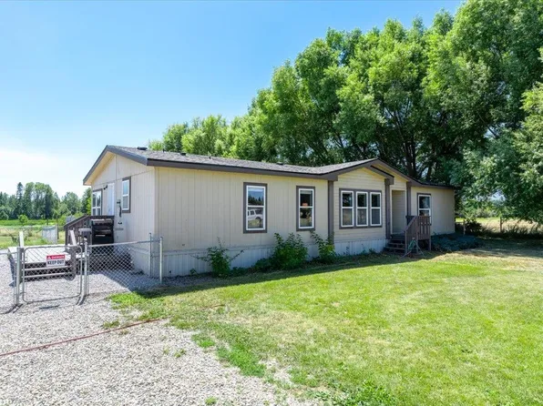 4489 Swenson Rd, Clayton, WA 99110