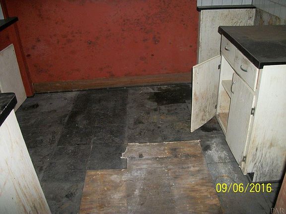 4th image of 6225 W Jackson St