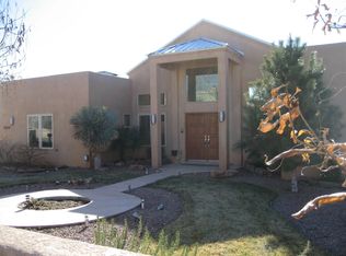 2924 Los Anayas Rd NW, Albuquerque, NM 87104