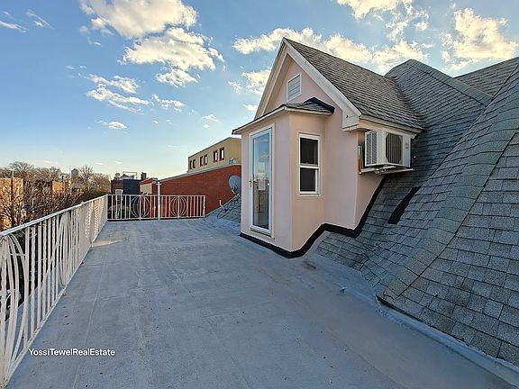 2nd image of 2064 E 13th St Unit 3B