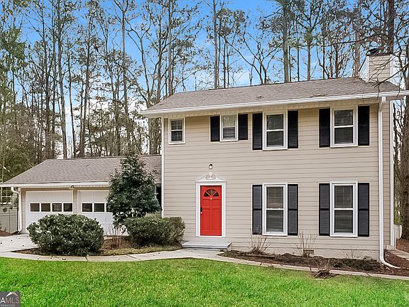 4th image of 2440 Hillboro Cir SW