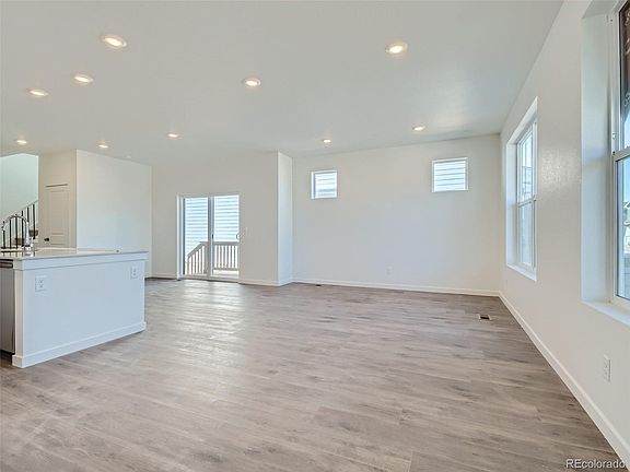 4th image of 560 Cottonwood Avenue