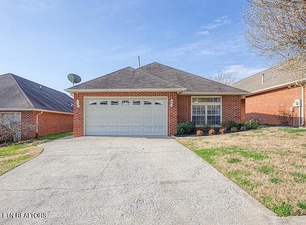 1st image of 433 Creekview Ln