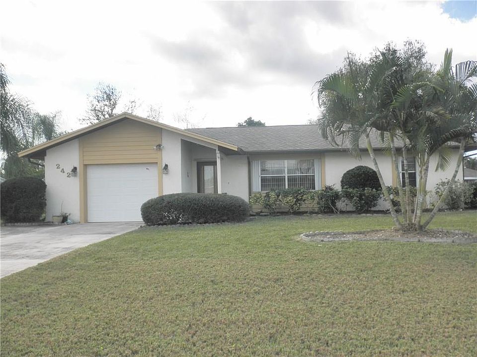 1st image of 242 SW Lakehurst Dr