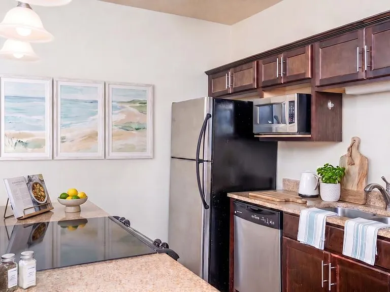 Highland Shores Apartments — Photo 16