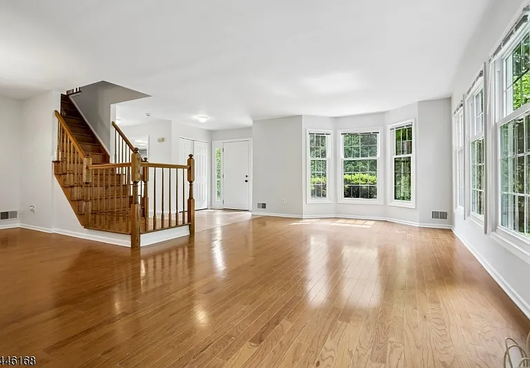 85 Laurelwood Ct — Photo 4