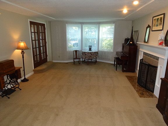 3rd image of 8620 164th St E