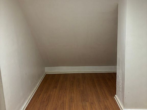 4th image of 3357 6th Ave #B
