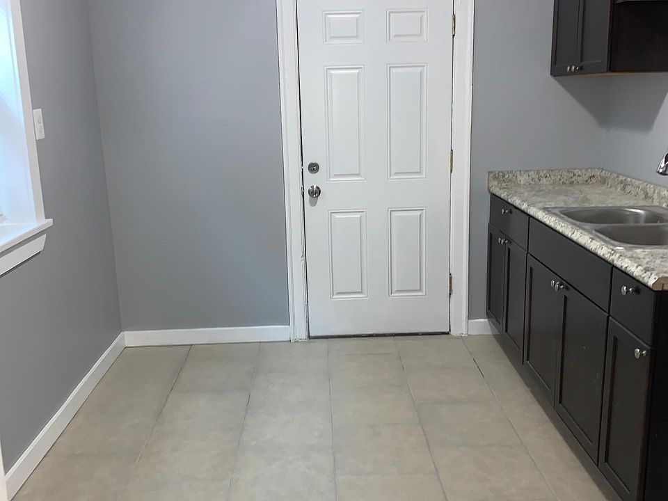 1st image of 1110 N Lawler Ave APT 3