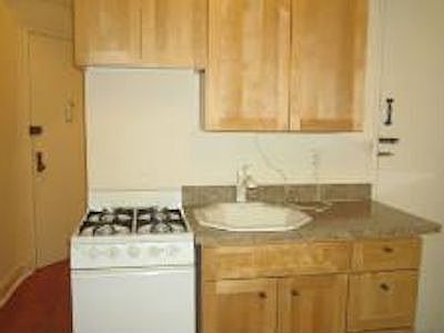 5th image of 118 W 72nd St APT 502