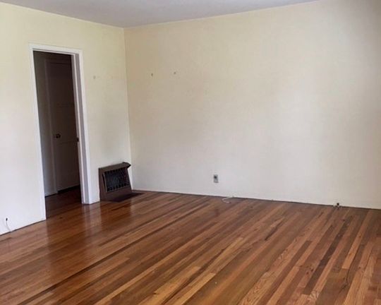 4th image of 7827 Dunbarton Ave