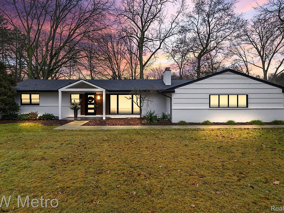 1st image of 32720 W Haverford Dr