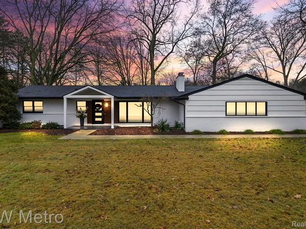 32720 W Haverford Dr, Franklin, MI 48025