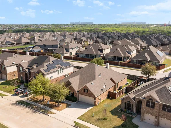 6116 Falls Lake Rd, Fort Worth, TX 76179