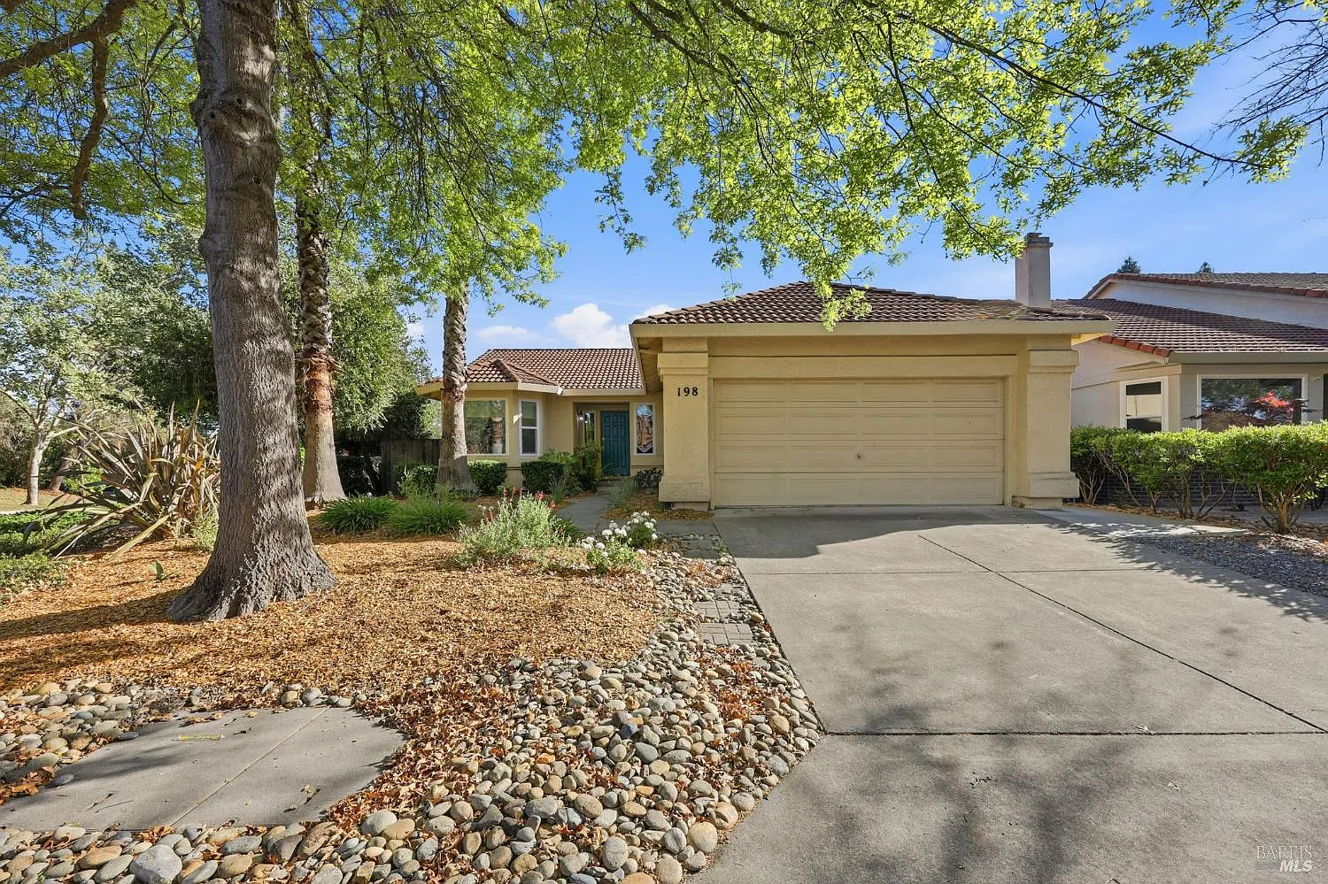 198 Valencia Way photo 1