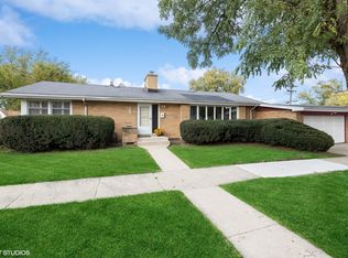 1557 Heidorn Ave, Westchester, IL 60154
