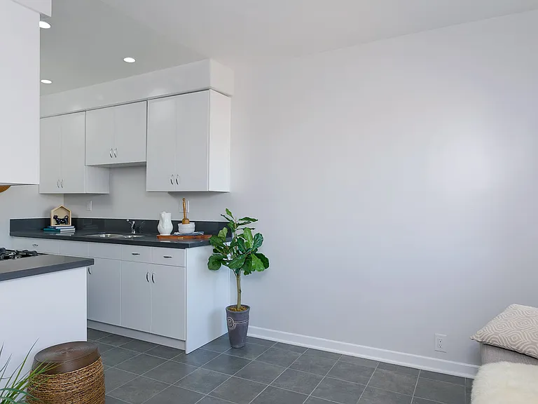 815 E Villa St — Photo 6