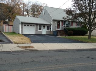 297 E 54th St, Elmwood Park, NJ 07407