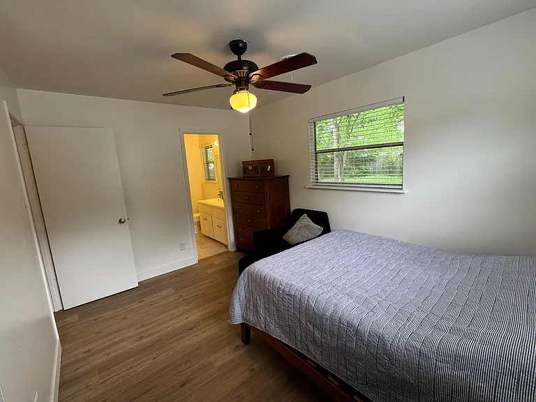 904 Aurora Cir — Photo 15