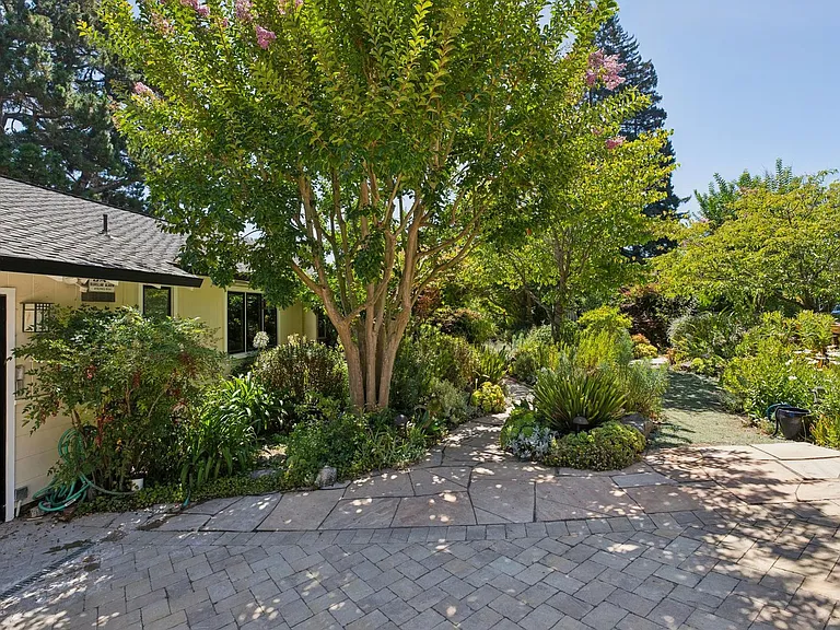 970 Palo Alto Ave — Photo 4