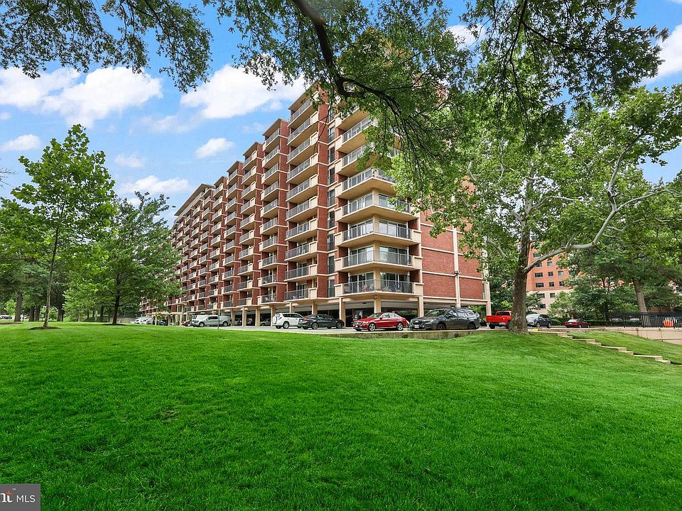 1st image of 1300 Army Navy Dr APT 320