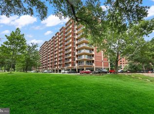1300 Army Navy Dr APT 320, Arlington, VA 22202
