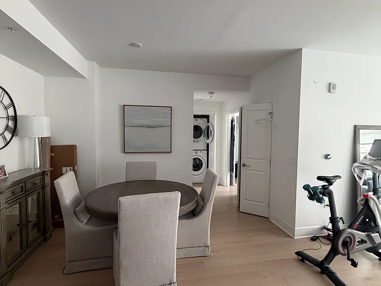 1400 Hudson St #416 — Photo 3