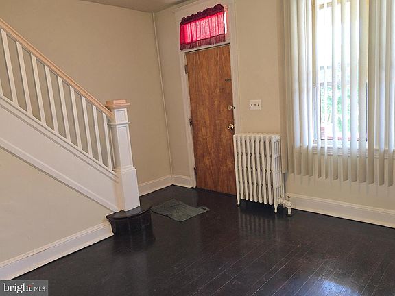 4th image of 2562 Robb St