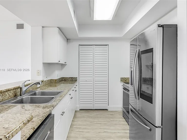 19501 W Country Club Dr #515 — Photo 4